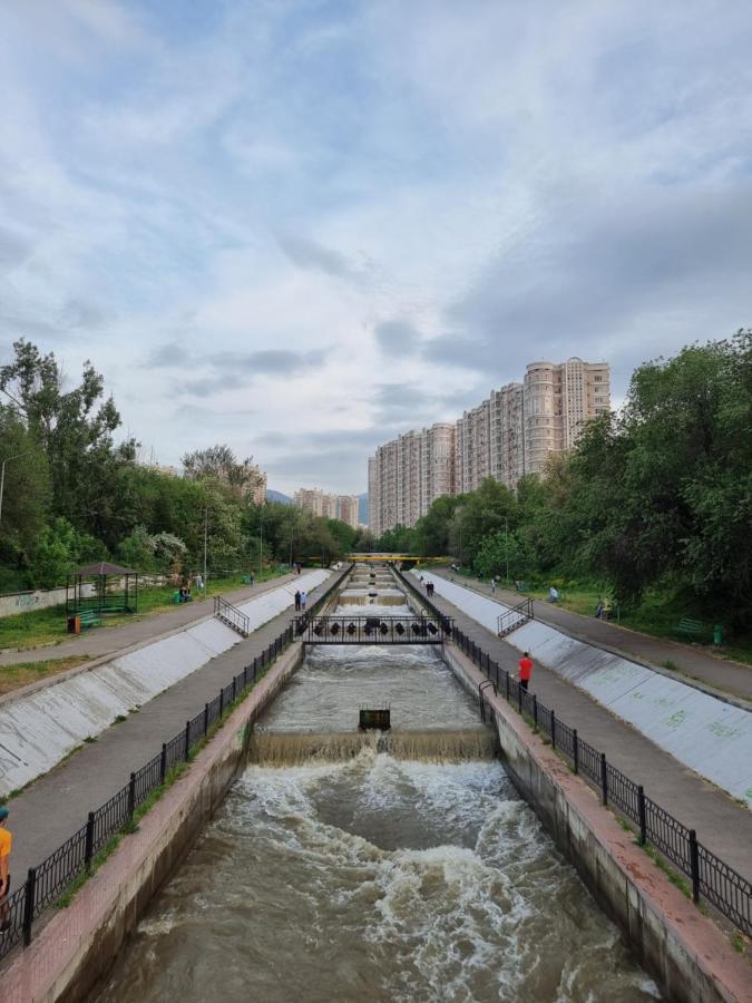 Apart Рядом С Mega Аlma-Ata Almaty Bagian luar foto